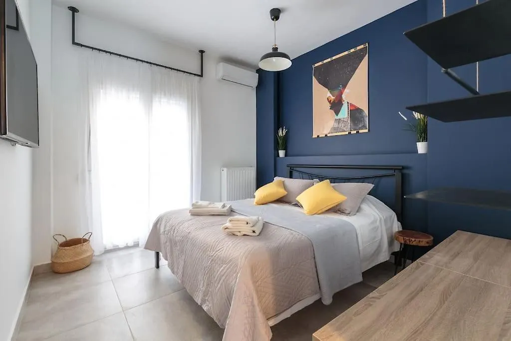 Home Cinema At The Center Of Thessaloniki Apartment