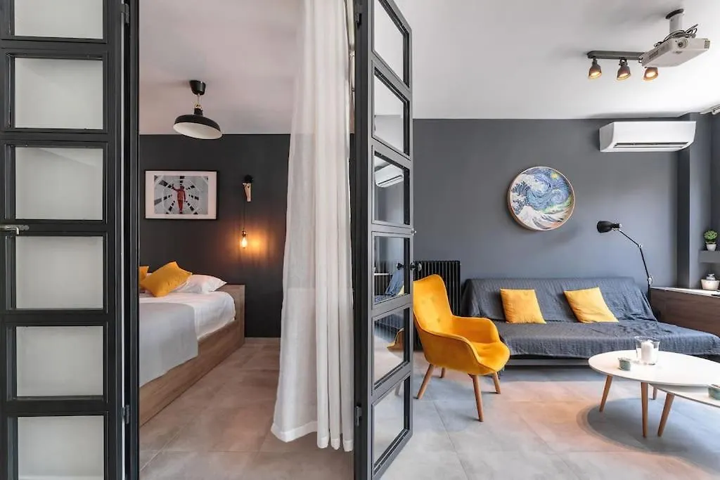 Home Cinema At The Center Of Thessaloniki Apartment